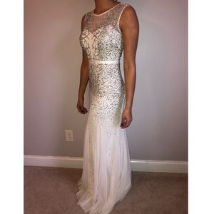 Elegant White beaded Adrianna Papell Gown